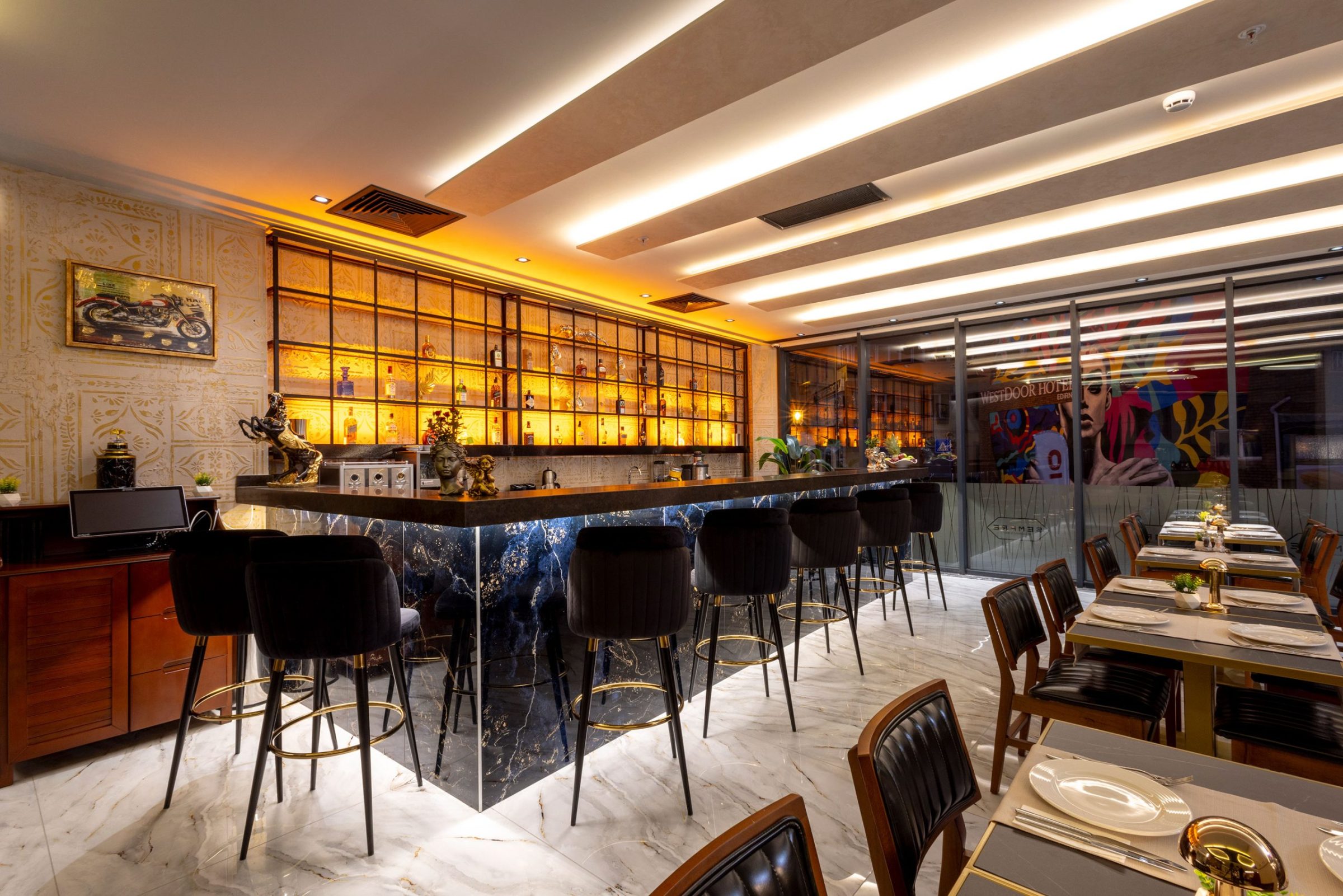 WestDoor Hotel — Yeme & İçme