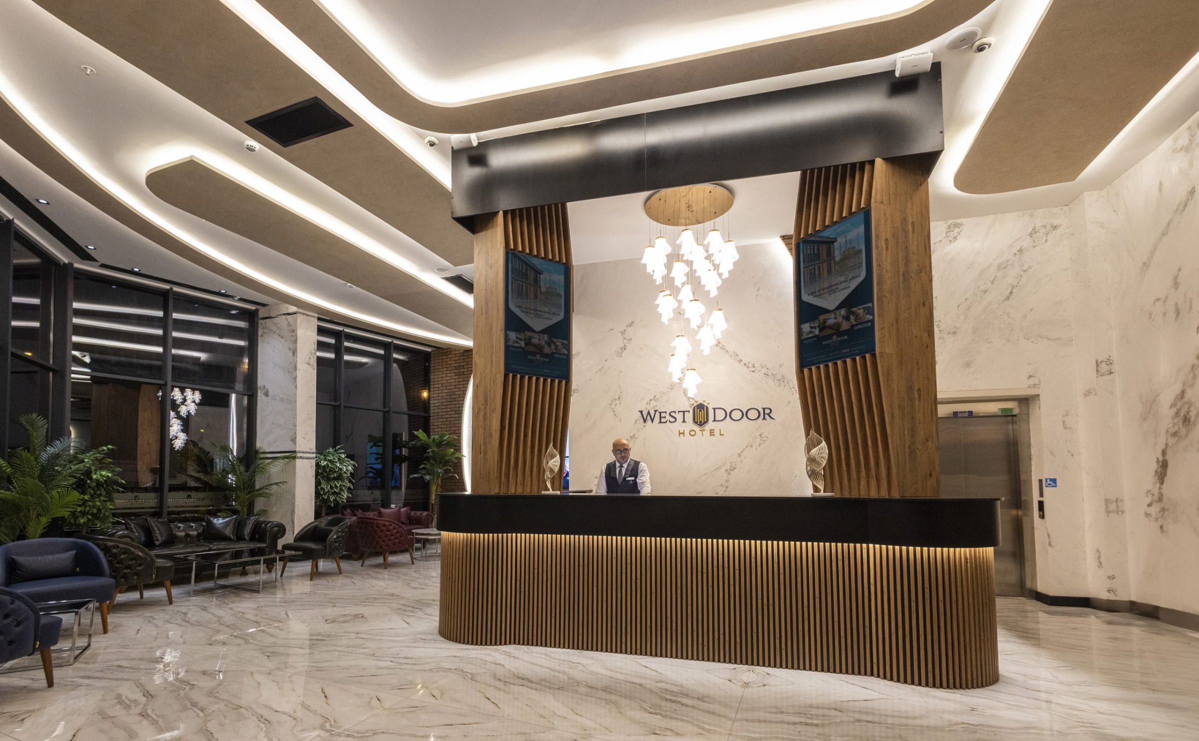 WestDoor Hotel — Lobi ve resepsiyon