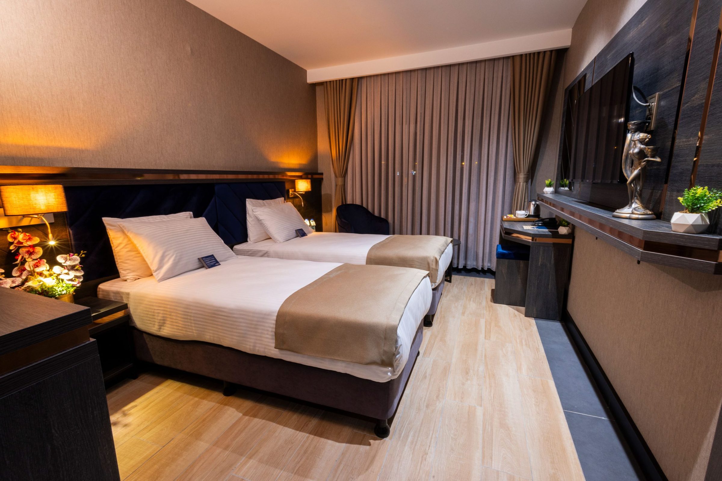 WestDoor Hotel — Deluxe Twin Room